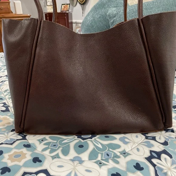 Portland Verona Large Tote - Picture 4 of 4